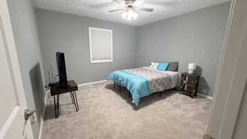 3 habitaciones, tabla de planchar con plancha, wifi y ropa de cama