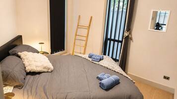 4 bedrooms, WiFi, bed sheets, wheelchair access