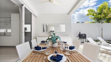 Villa, 3 Bedrooms, Private Pool, Garden View | Dining room