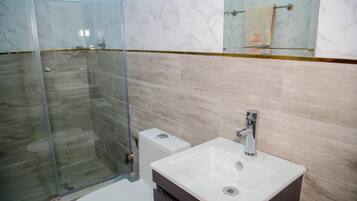 Chambre Double Deluxe, balcon, vue ville | Salle de bain