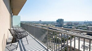 Suite, 2 Bedrooms | Terrace/patio - Level Dallas Uptown (Dallas)
