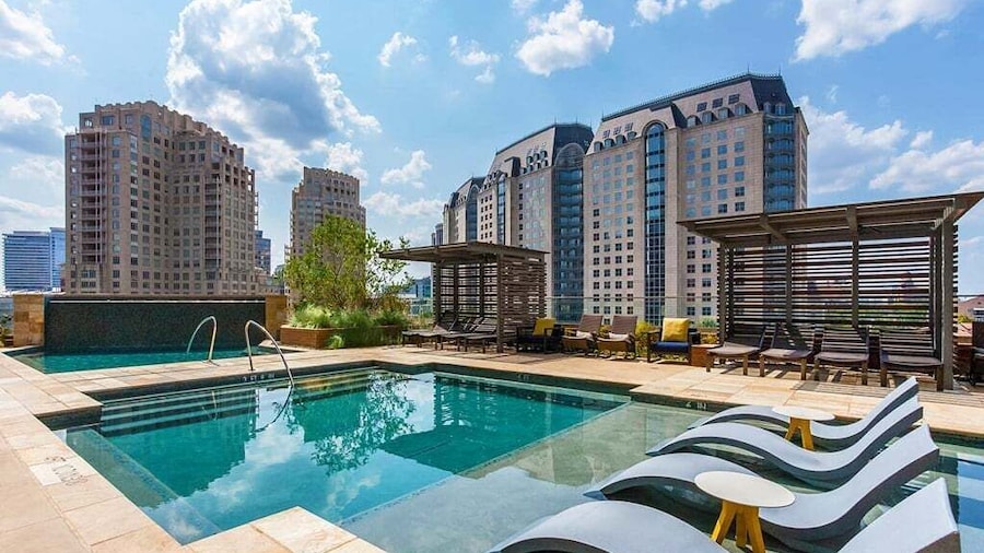 Level Dallas Uptown
