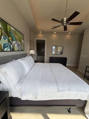 Penthouse | Desk, laptop workspace, blackout drapes, iron/ironing board - Level Dallas Uptown (Dallas)