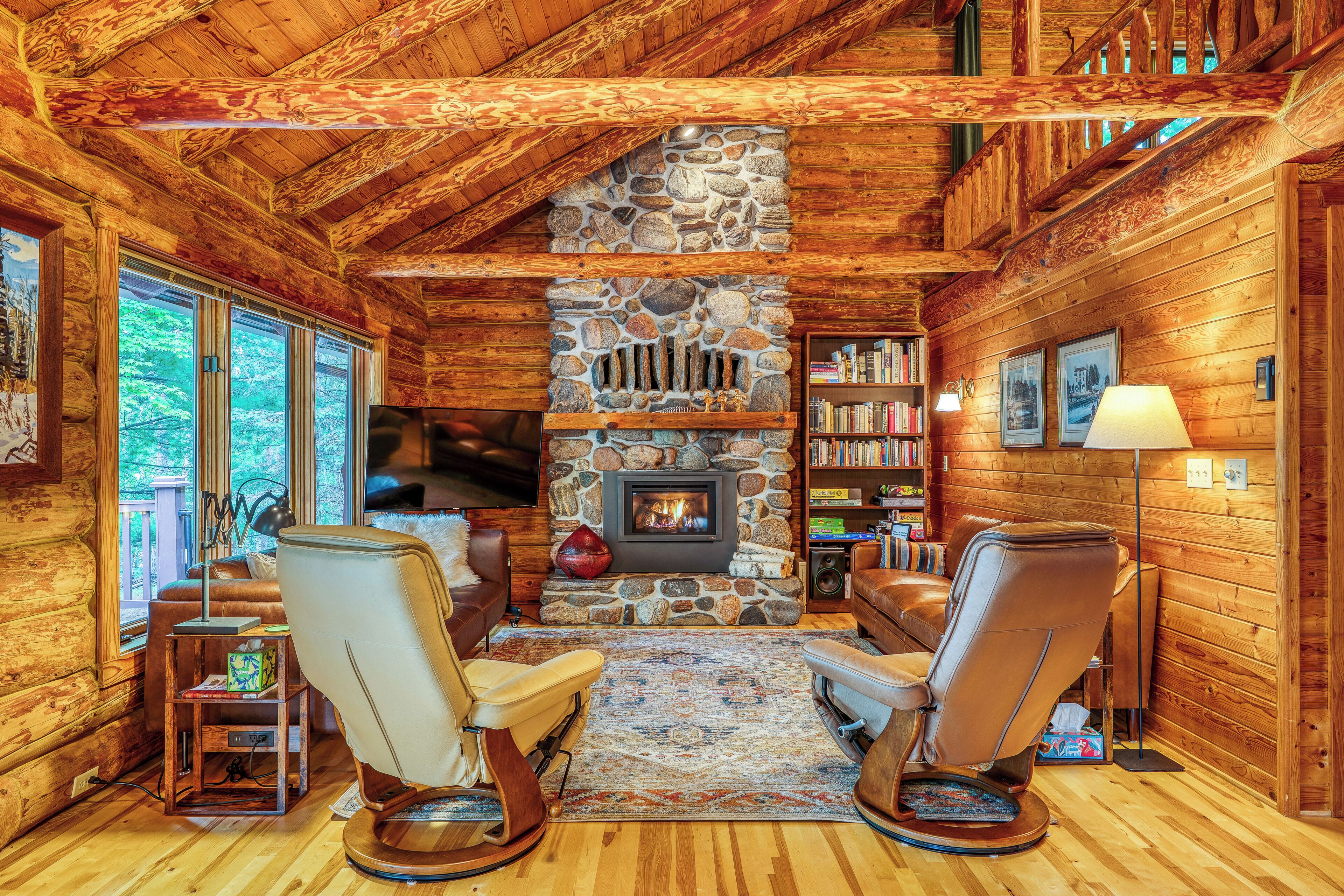 Smart TV, fireplace