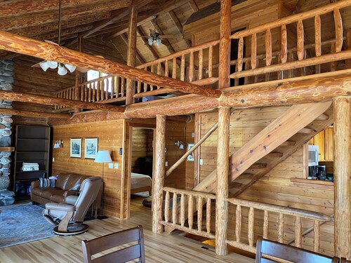 Spacious 5-bedroom cabin on the beautiful 8th Crow Wing with modern amenities.