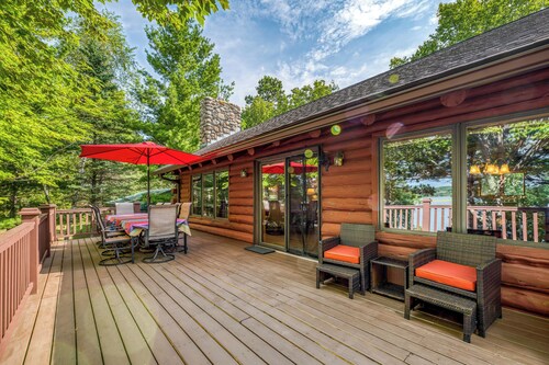Spacious 5-bedroom cabin on the beautiful 8th Crow Wing with modern amenities.