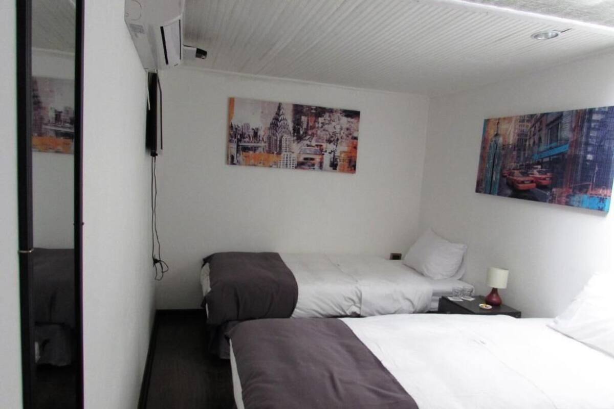 Twin Room | Laptop workspace