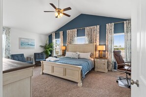 4 Schlafzimmer, Schreibtisch, Bügeleisen/Bügelbrett, WLAN