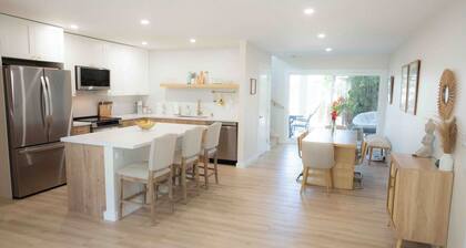 Welcoming 4-bedroom beach house with AC in Ewa Beach