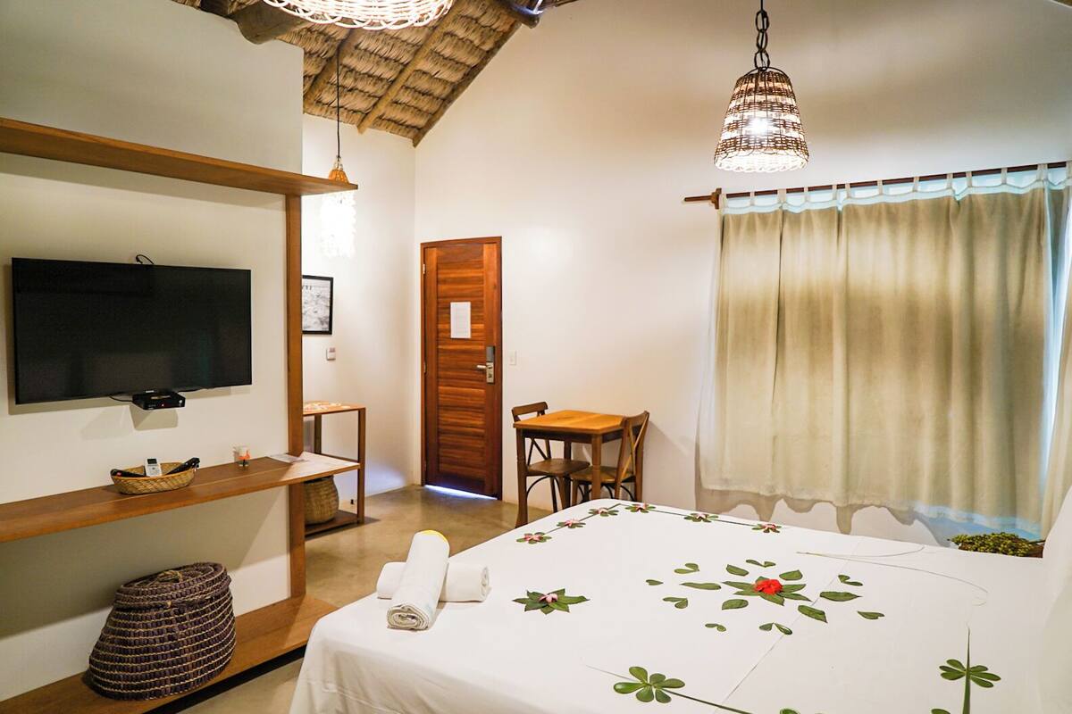 Comfort Suite, Balcony, Garden View | Meja, seterika/papan seterika, Wi-fi percuma 