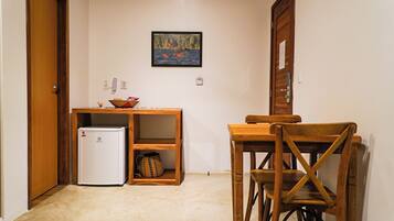 Comfort Suite, Balcony, Garden View | Interior