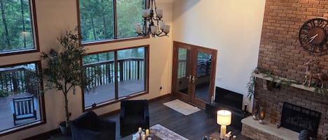 Smart TV, fireplace
