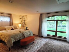 4 bedrooms, iron/ironing board, free WiFi, bed sheets - Waterfront Oasis on 2 Acres: Private Dock + Allegheny Access (Ford City)