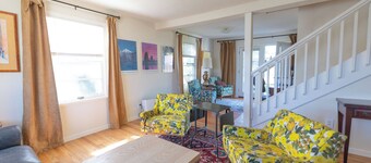Daffodil House 3-bedrooms in welcoming Prineville perfect for relaxing