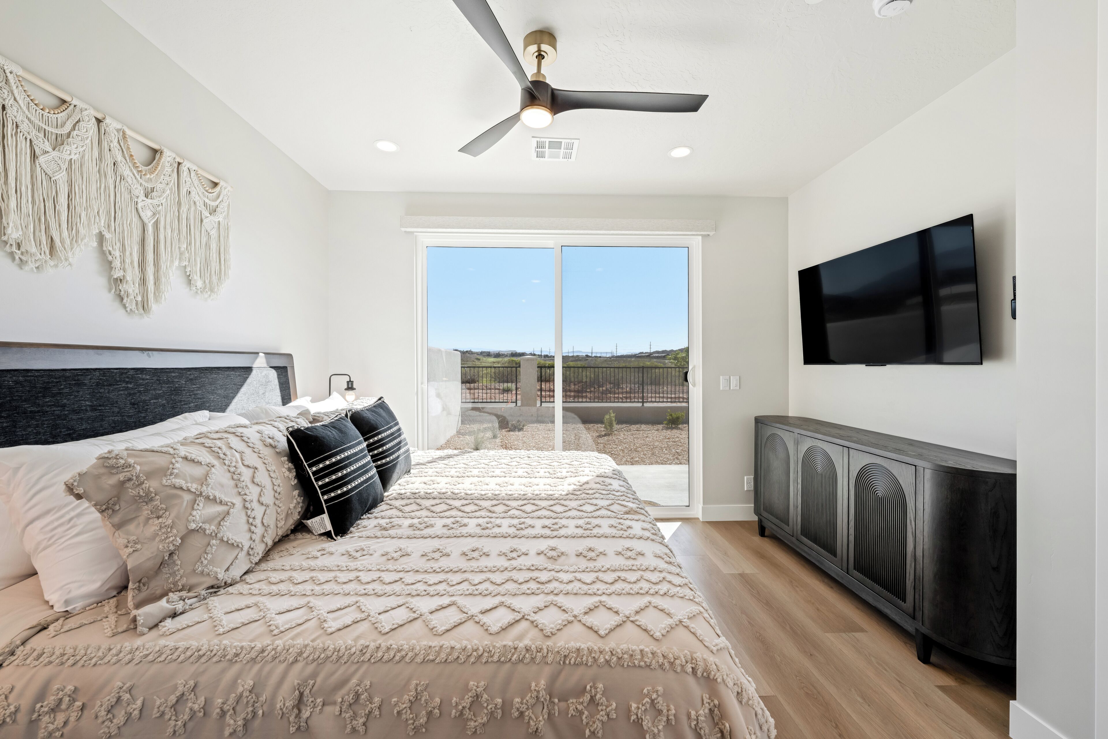 6 habitaciones, escritorio, tabla de planchar con plancha y wifi gratis 