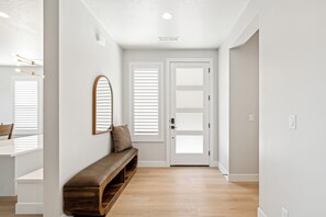 Interior - Isle B there 4U- Private Hot Tub|ResortPool|GolfCourse|Sleeps20 Mins to Canyon (Washington)