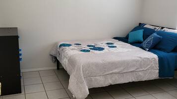 Iron/ironing board, WiFi, bed sheets