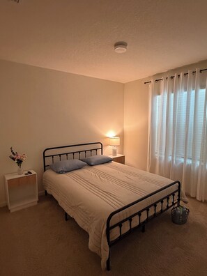 Room - Cozy 1-bedroom- Perfect Port St. Lucie Prime Location-50” TV - Gated Community (Port St. Lucie)