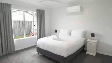 Iron/ironing board, WiFi, bed sheets