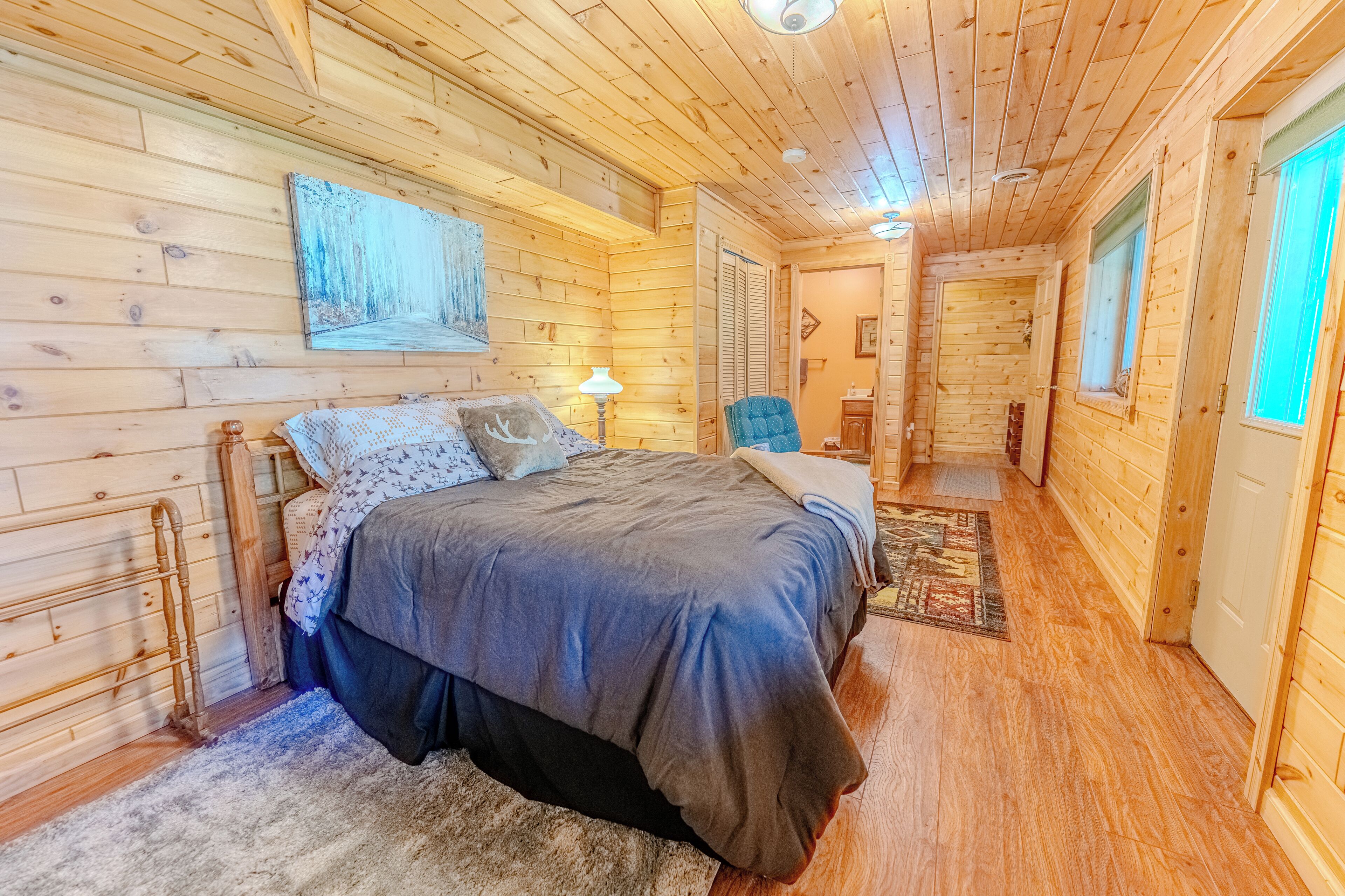 3 bedrooms, iron/ironing board, WiFi (free), bed sheets