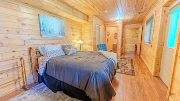 3 bedrooms, iron/ironing board, WiFi (free), bed sheets