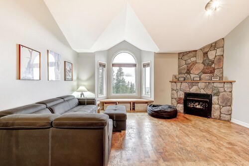 Chateau on the Ridge by Okanagan Premier