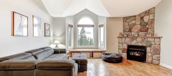 Chateau on the Ridge by Okanagan Premier