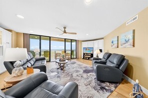 Living area - Aransas Princess #314, Remodeled Gulf-Front 2BR + Den, Sleeps 6 (Port Aransas)