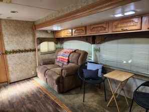 Living area - Cozy 1-bedroom recreational vehicle near Tivoli with AC (Tivoli)