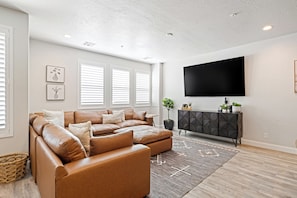 Smart TV, fireplace, video games, books - Private HotTub|Pool|Games|Grill|N/Zion&CoralCanyon (Washington)