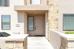 Exterior - Private HotTub|Pool|Games|Grill|N/Zion&CoralCanyon (Washington)