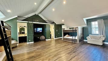 6 Schlafzimmer, Bügeleisen/Bügelbrett, Reisekinderbett, WLAN