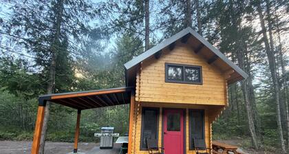 Private & Peaceful Riverfront Cabin in the Mountains
