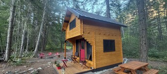 Private & Peaceful Riverfront Cabin in the Mountains