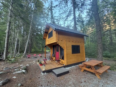 Private & Peaceful Riverfront Cabin in the Mountains