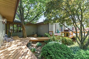 Outdoor dining - Valley View | Poolside Retreat | Hot Tub/Game Room (Naples)