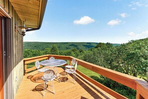 Outdoor dining - Valley View | Poolside Retreat | Hot Tub/Game Room (Naples)