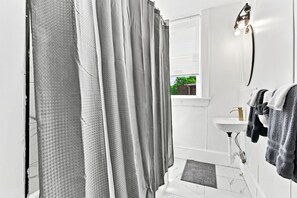 Handtücher, Seife, Toilettenpapier