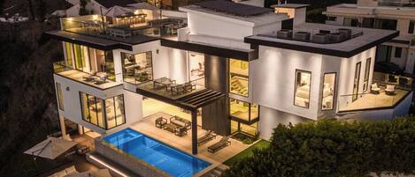 วิลล่า (5 Bedrooms) | ด้านหน้าที่พัก