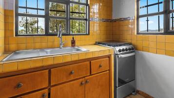 Comfort Villa, Garden View | Private kitchen