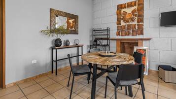Comfort Villa, Garden View | Dining