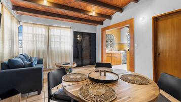 Comfort Villa, Garden View | Dining