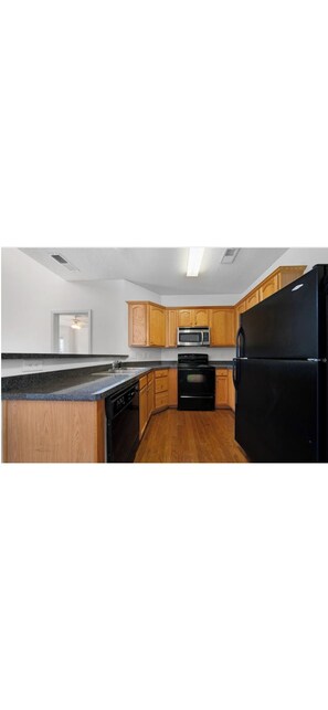 Private kitchen - Charming 3-bedroom townhome with AC in welcoming Kennesaw (Kennesaw)