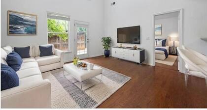 Charming 3-bedroom townhome with AC in welcoming Kennesaw