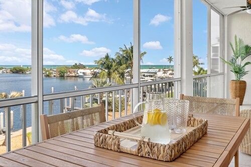 Isla Santorini | Islamorada Waterfront Condo, Ensuites, Pool, Hot Tub