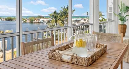 Isla Santorini | Islamorada Waterfront Condo, Ensuites, Pool, Hot Tub