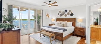 Isla Santorini | Islamorada Waterfront Condo, Ensuites, Pool, Hot Tub