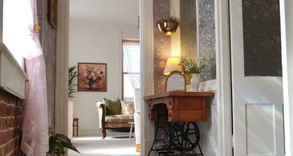 The Flower Loft - Historic Downtown Glasgow - Sleeps 6