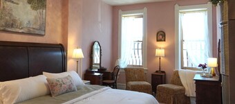 The Flower Loft - Historic Downtown Glasgow - Sleeps 6