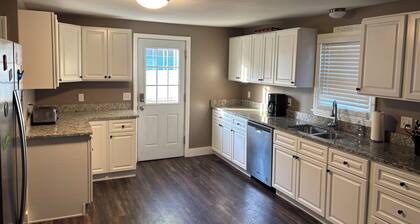 Cozy 2-bedroom house in charming Middletown with AC.